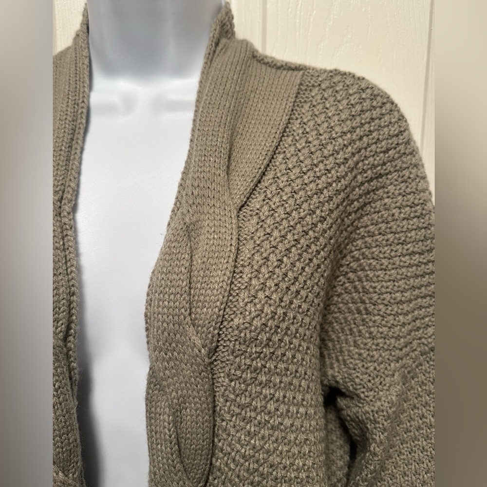 Women’s like new Traleubie cardigan sweater size XL - Picture 2 of 9